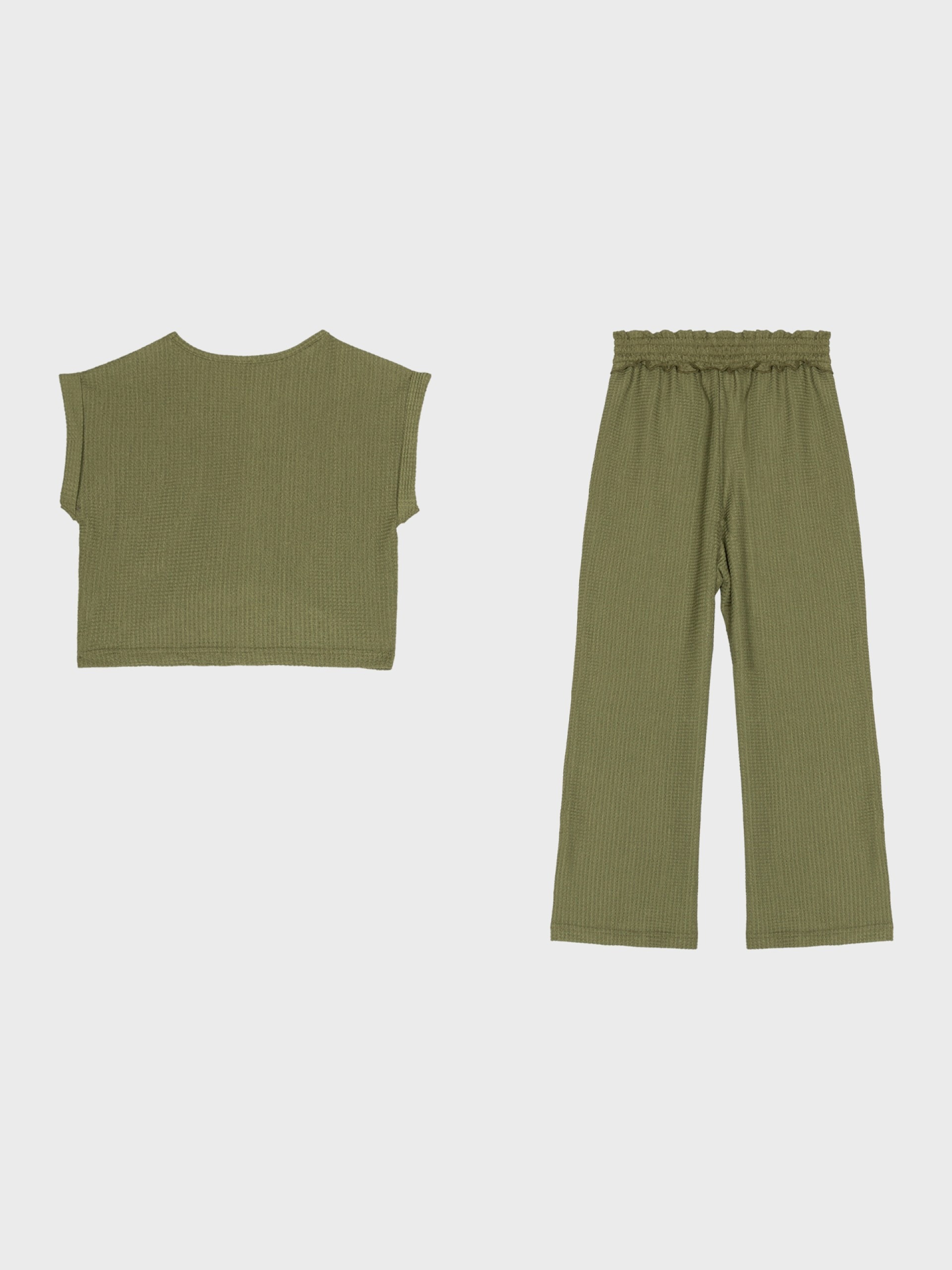Ensemble crop top et pantalon vert été pour filles et ados, boutique de vêtements pour enfants à Saint Martin en Haut dans les Monts du Lyonnais