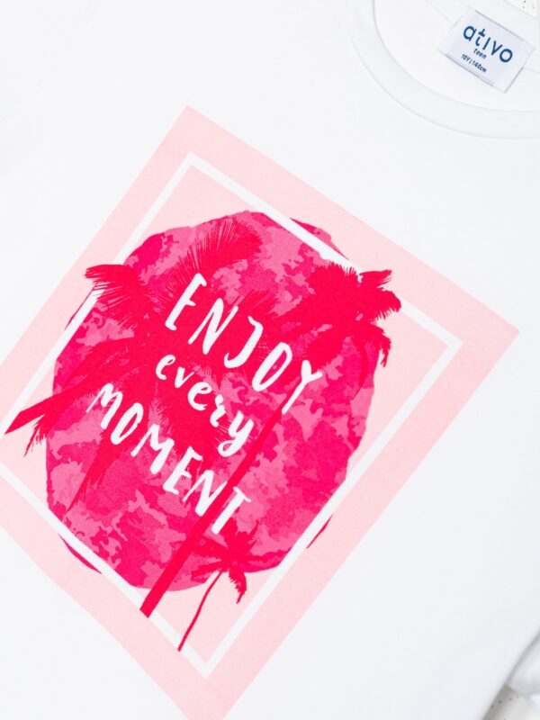 T-shirt blanc avec motif rose, pour filles et ados, boutique de vêtements pour enfants à Saint Martin en Haut dans les Monts du Lyonnais