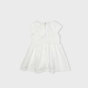 Robe blanche fleur relief