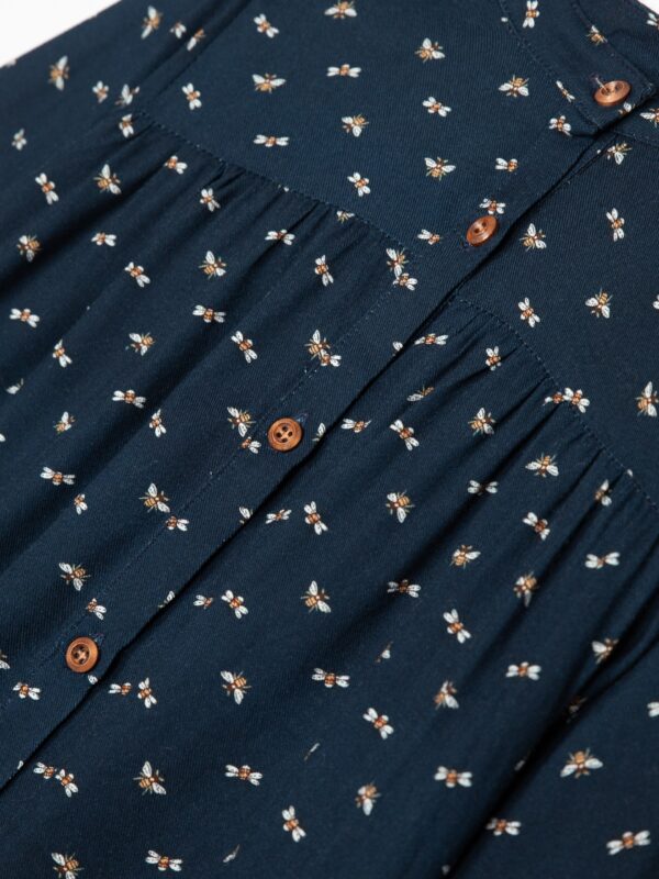 Chemisier marine avec motifs abeilles, pour filles et ados, boutique de vêtements pour enfants à Saint Martin en Haut, dans les Monts du Lyonnais.
