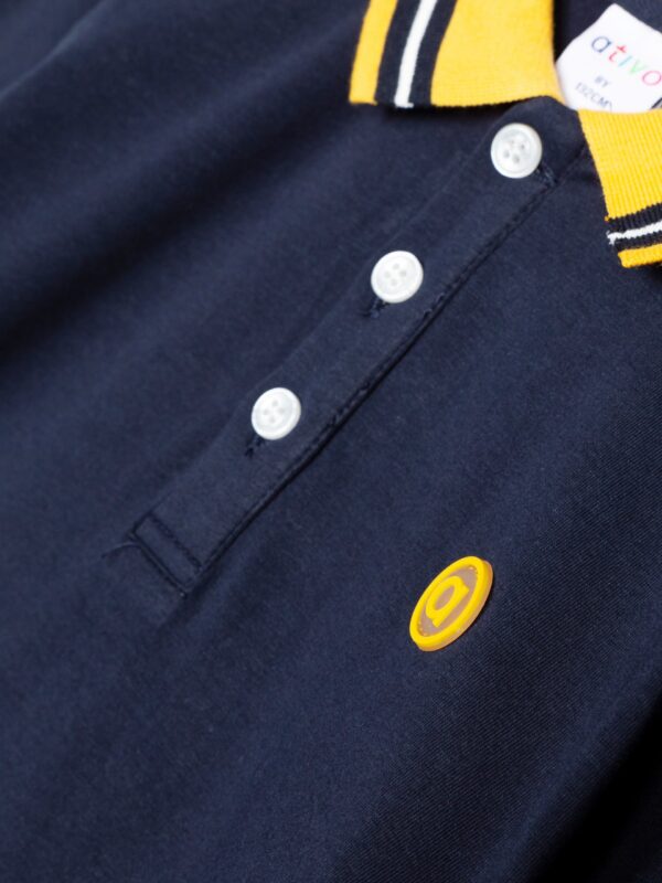 Polo marine col jaune – Image 2
