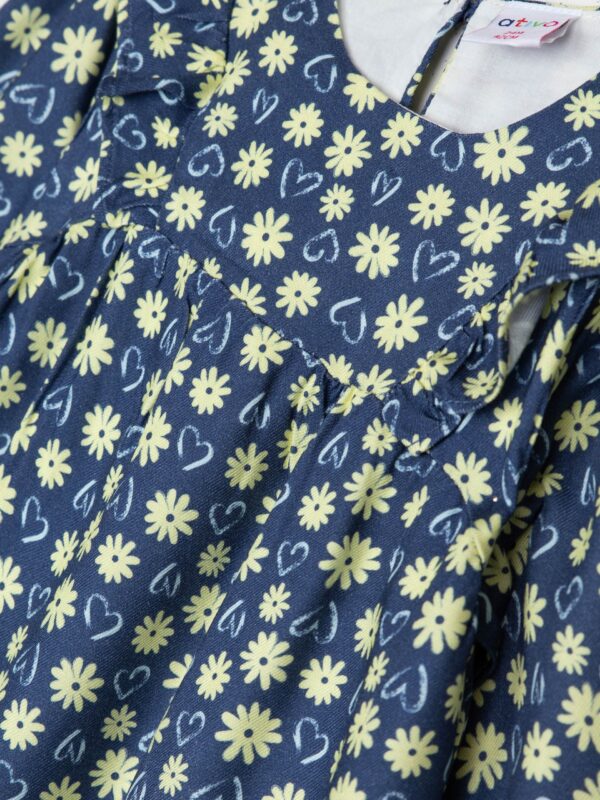 Robe bleues à fleurs jaunes et avec des cœurs, pour bébés filles, boutique de vêtements à Saint Martin en Haut dans les Monts du Lyonnais