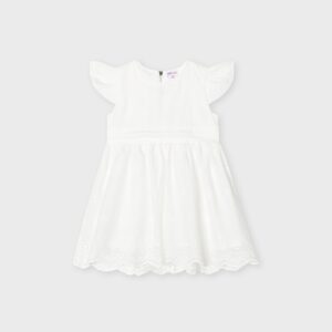 Robe blanche avec fleurs blanches