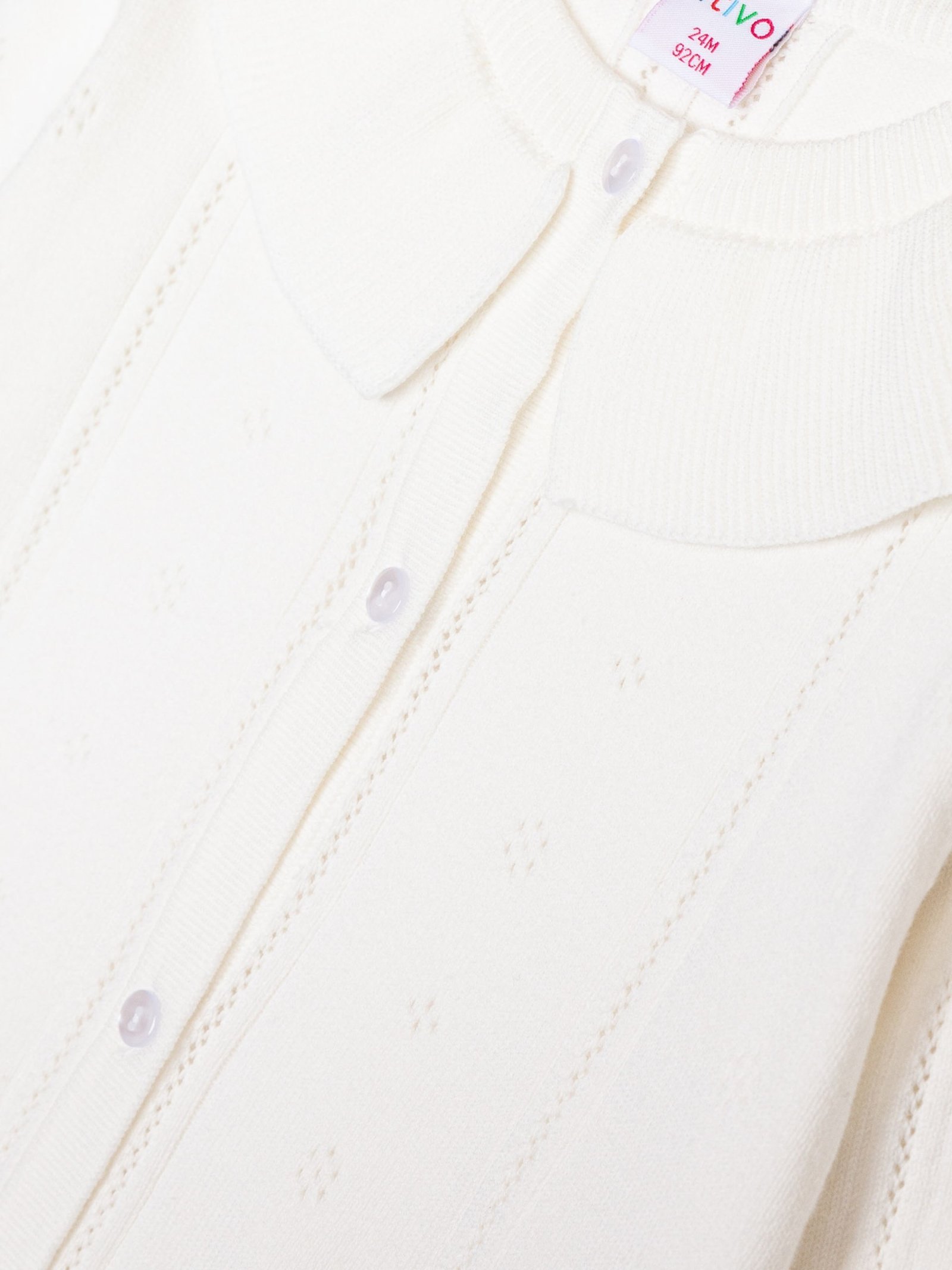 Veste blanche pour bébés filles, boutique de vêtements pour enfants à Saint Martin en Haut dans les Monts du Lyonnais.